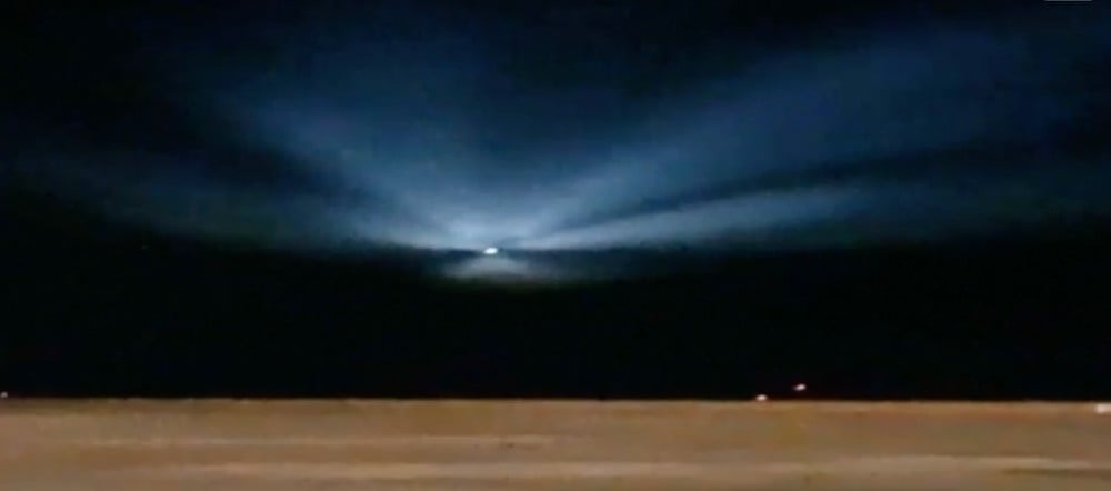 UFO, nuovi video dal Pentagono: mostrate scie e figure misteriose