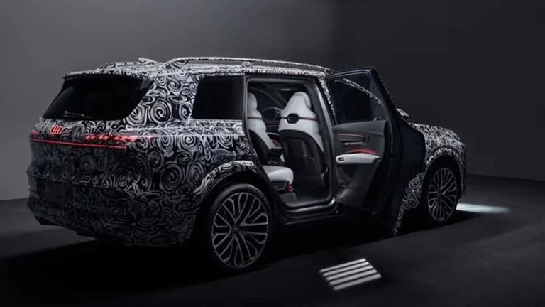 Audi Q9, svelati gli interi: pubblico a bocca aperta | FOTO