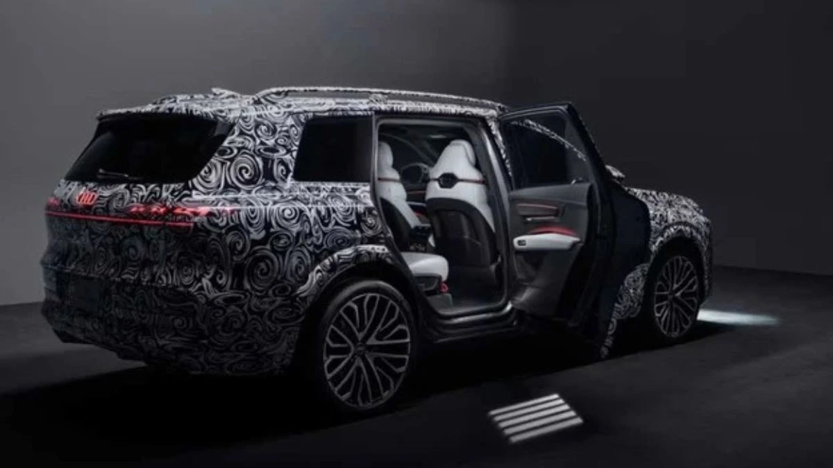 Audi Q9, svelati gli interi: pubblico a bocca aperta | FOTO