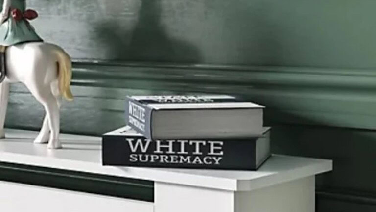 Govee nella bufera: libro sulla supremazia bianca in una foto promozionale