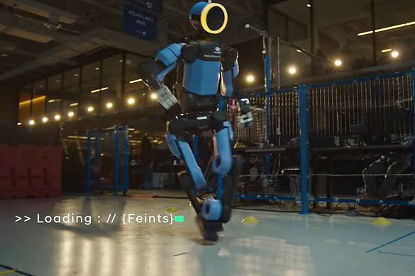 Il robot Atlas di Boston Dynamics impara a giocare a calcio per i Mondiali