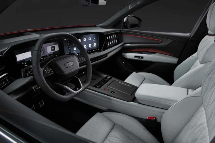 Audi Q9 interni