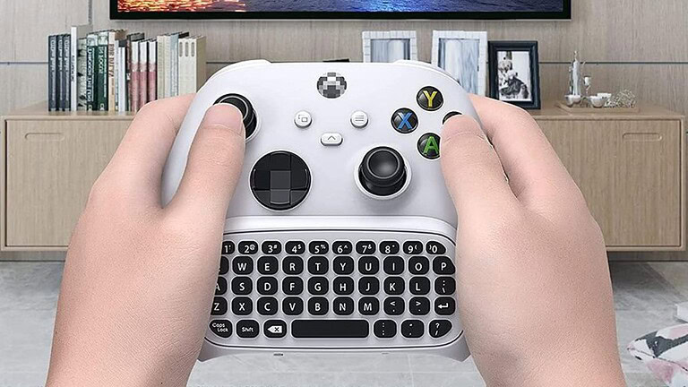Xbox: Microsoft elimina la porta Chatpad dai controller