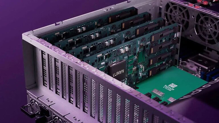 Lumai Iris Nova: il server ottico che taglia i consumi dell'AI del 90%