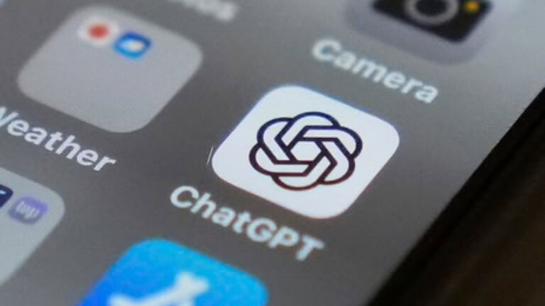 ChatGPT, più di 2 miliardi di prompt: consumi energetici italiani assurdi