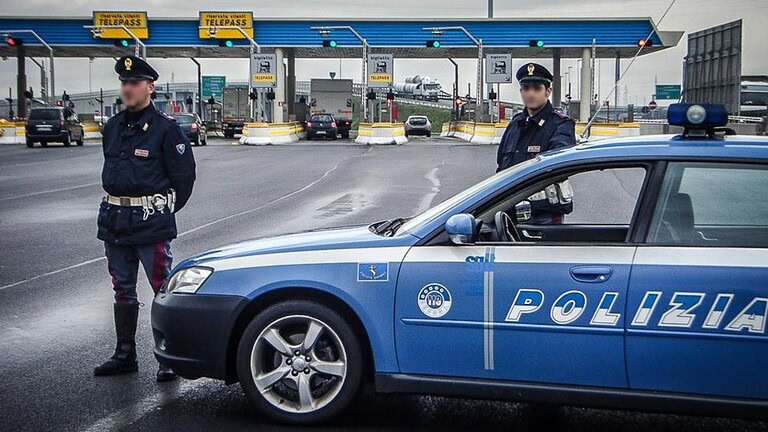 Guida in autostrada: l'obbligo che nessuno rispetta e le multe previste