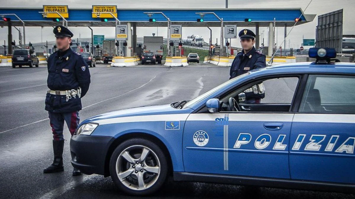 Guida in autostrada: l’obbligo che nessuno rispetta e le multe previste