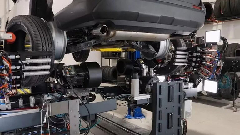 SmartBay, il robot AI che cambia le gomme da solo