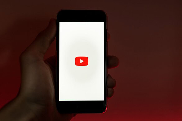 YouTube sta per cambiare tutto: etichette automatiche sui video IA