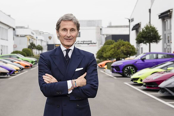 Lamborghini boccia l’elettrico: Winkelmann esalta le ibride dopo la Ferrari Luce