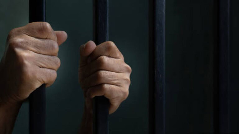 Ucraina, madre scava un tunnel sotto il carcere per liberare il figlio