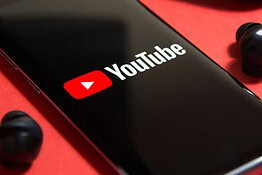 YouTube cambia le etichette AI: ora sono ben visibili sotto i video