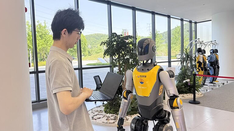 Robot umanoidi con carta d'identità: è come se avessero una targa