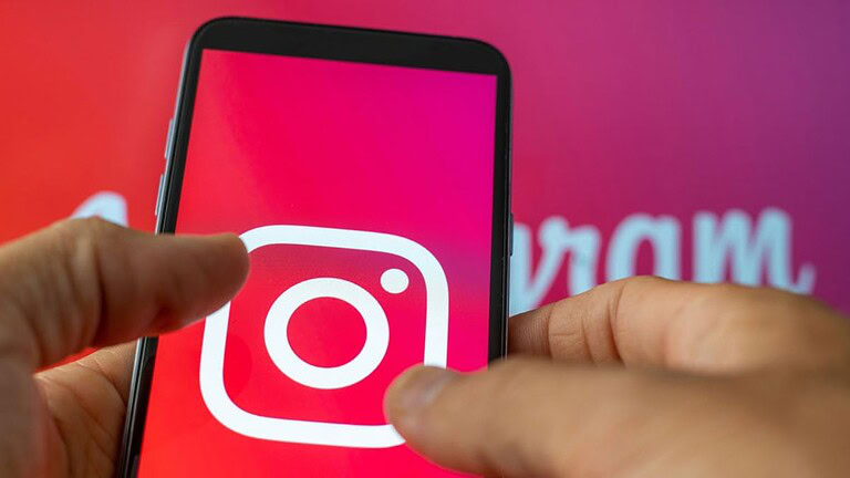Instagram testa il badge "AI creator": ecco cosa cambia per i profili