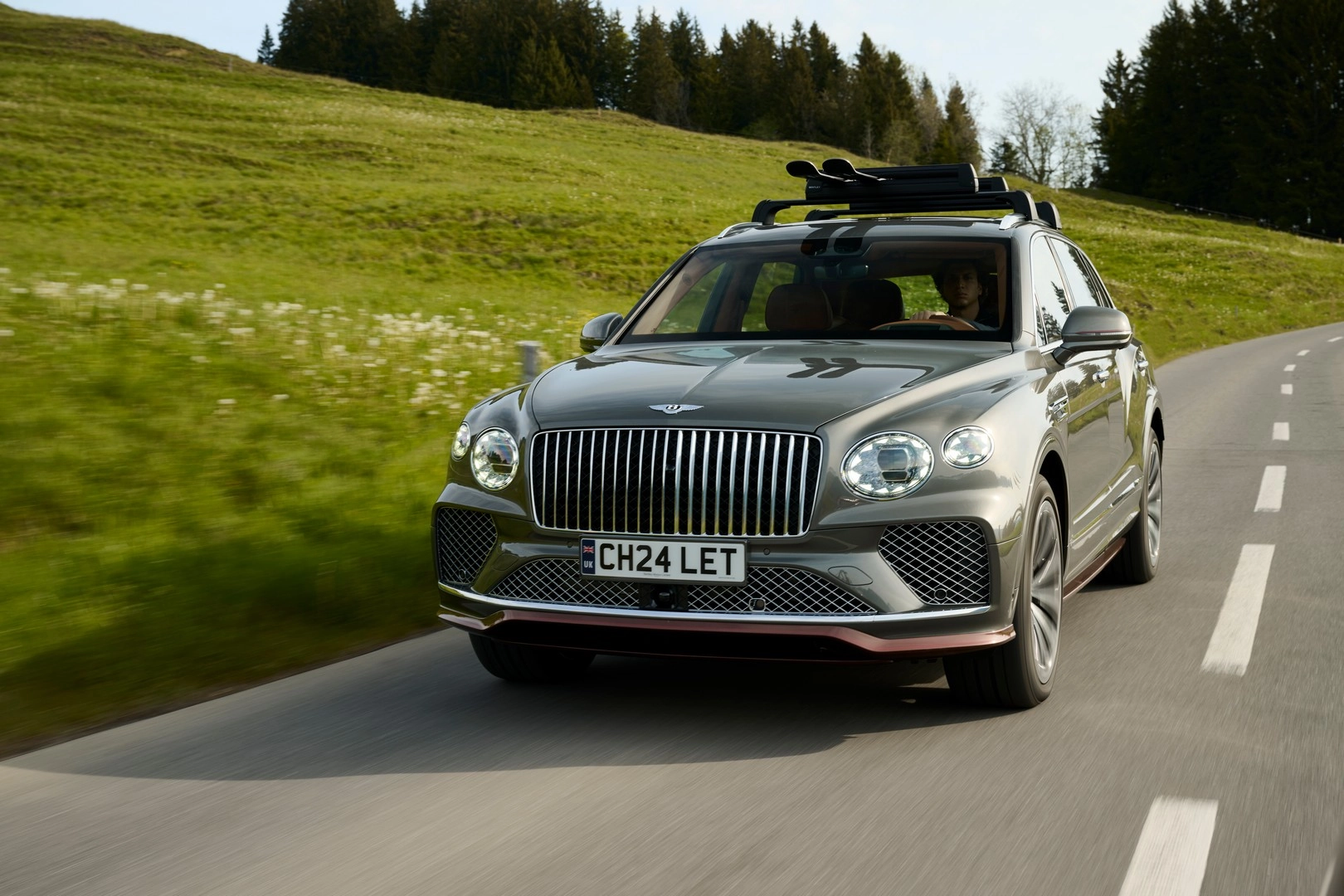 Bentley Bentayga EWB Chalet Edition: il SUV che diventa uno chalet alpino