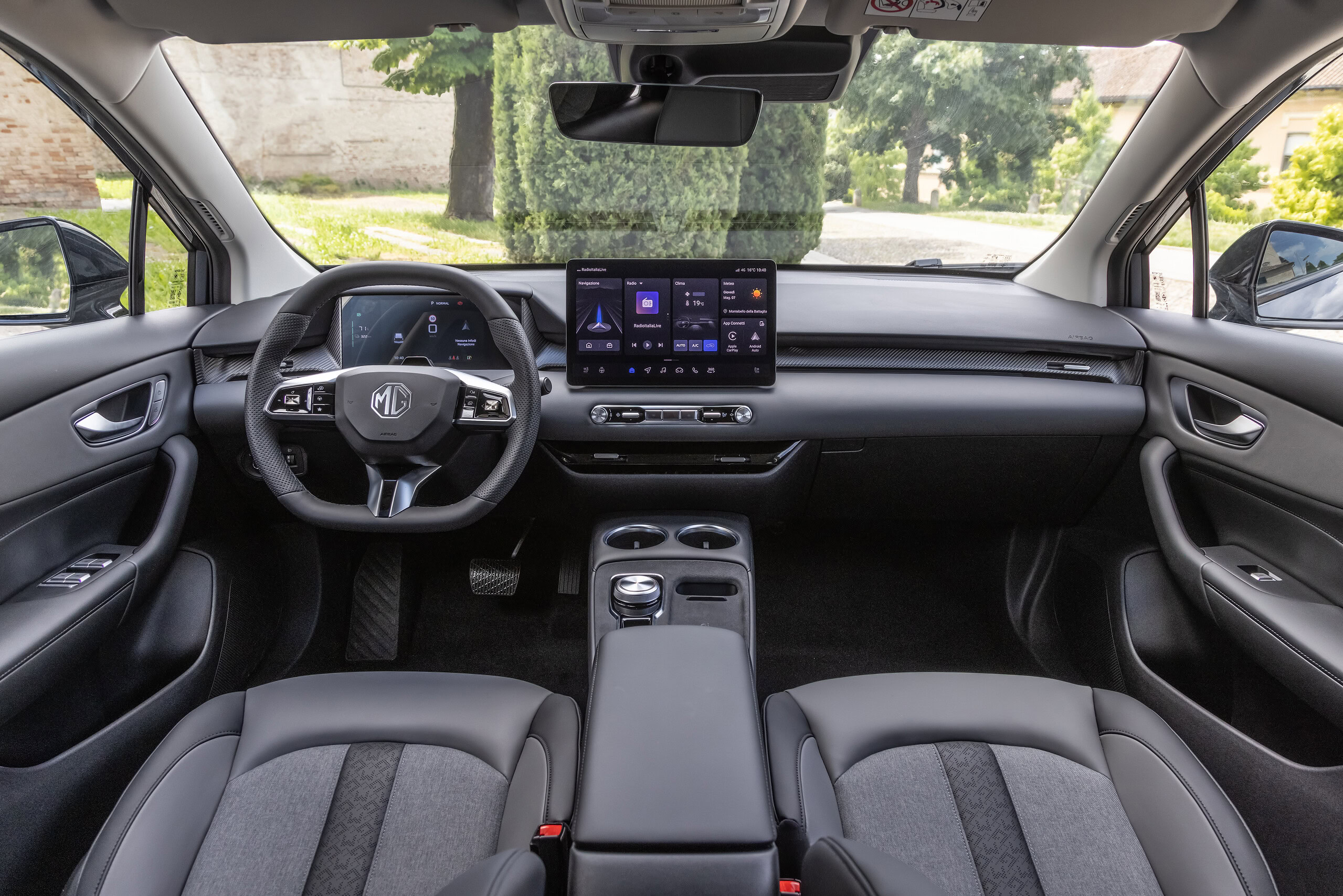 MG4 EV LUX 2026-43