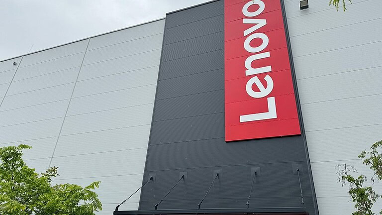 Lenovo Budapest: dentro la fabbrica europea tra AI e sostenibilità