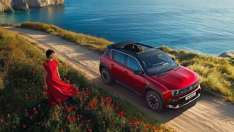 Renault 4 E-Tech Plein Sud: tetto apribile sì, ma a quale prezzo?