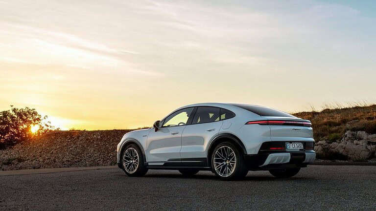Porsche Cayenne Coupé Electric: prezzi e versioni del SUV coupé elettrico