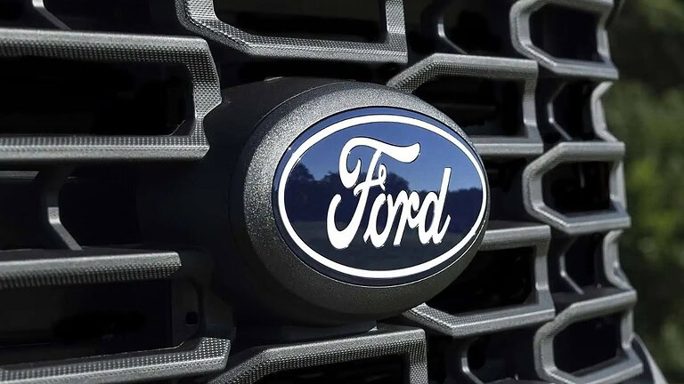 Ford brevetta l'accelerazione automatica per evitare gli incidenti