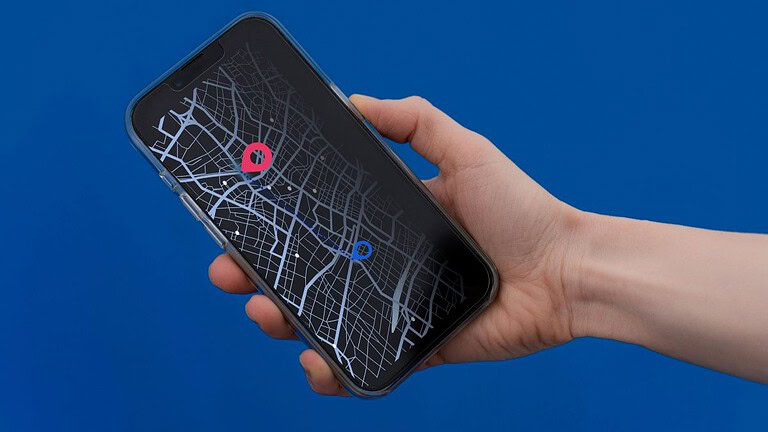 Il tuo vecchio smartphone diventa un navigatore GPS offline: l'idea che funziona