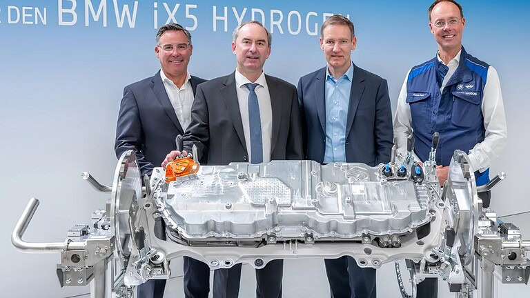 BMW iX5 Hydrogen: parte la pre-produzione del componente chiave
