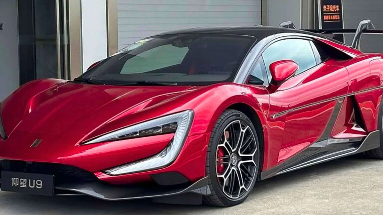 BYD Yangwang U9 sfida Ferrari Luce: "È molto meglio", la frecciata