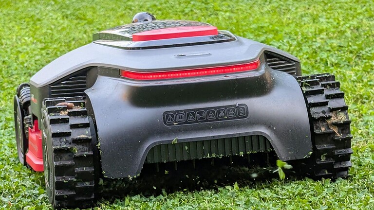 Mova LiDAX Ultra AWD 2000: il robot tagliaerba che doma ogni giardino