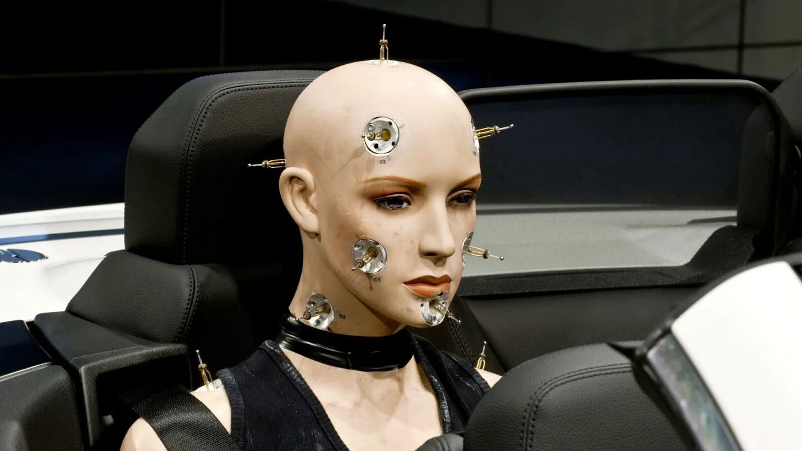 Sicurezza in auto, le donne rischiano il 60% di lesioni in più
