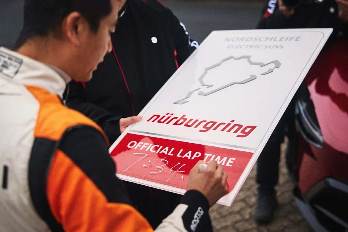 Xiaomi YU7 GT da record al Nürburgring: è il SUV più veloce di sempre