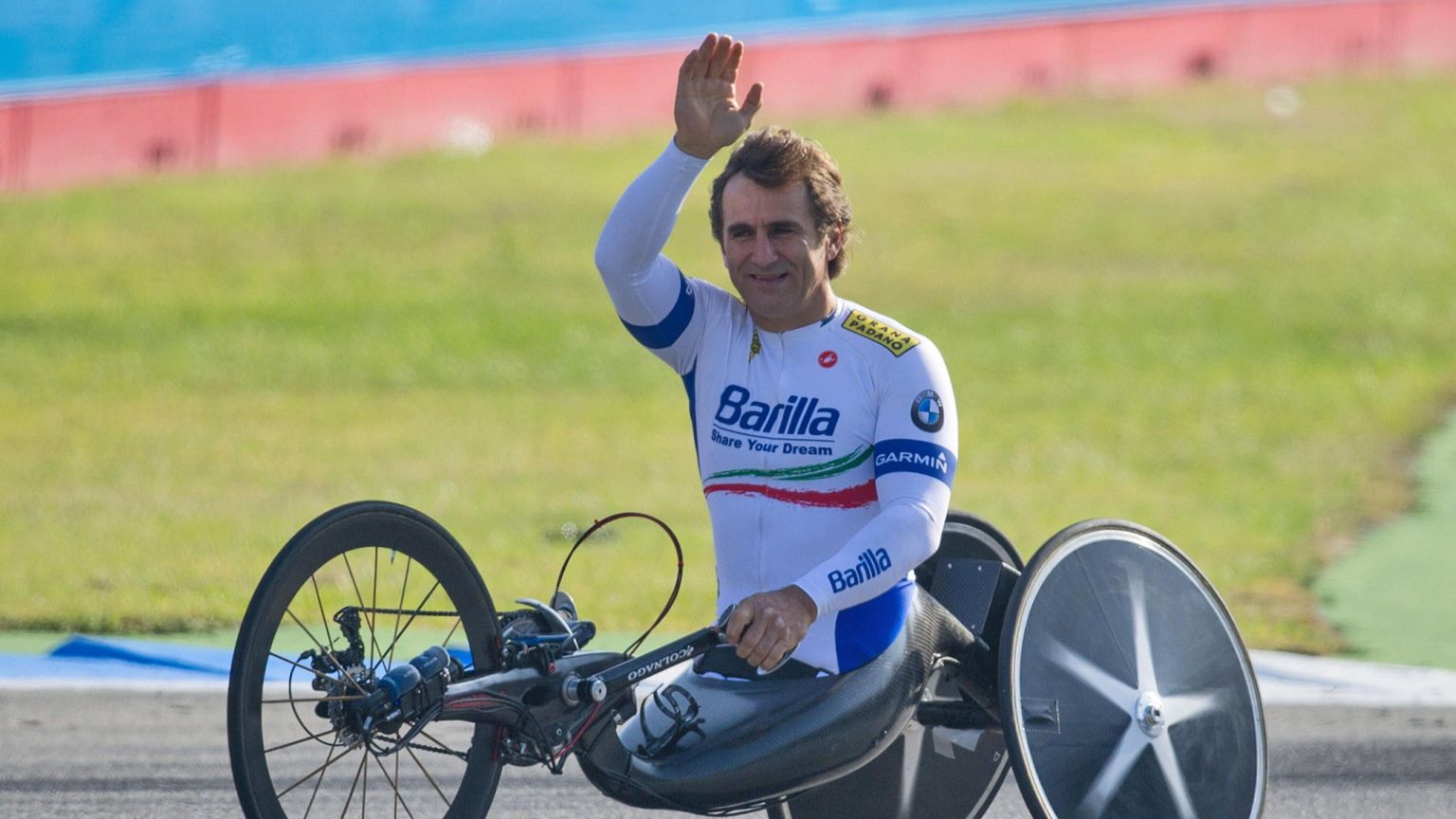 Alex Zanardi: addio a una leggenda dello sport e ad un grande esempio