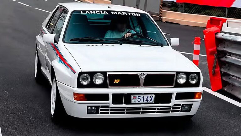 Fernando Alonso a Monaco su una rarissima Lancia Delta Martini 6