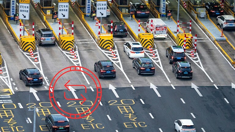 Retromarcia al casello autostradale: la multa che non ti aspetti