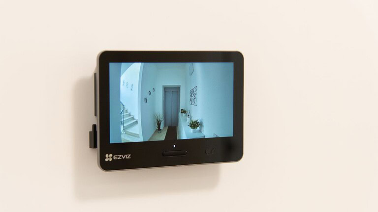 EZVIZ EP4: lo spioncino smart che riconosce i volti in 4K