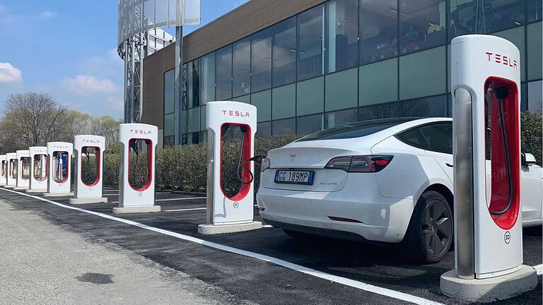 Tesla: il chip AI6.5 potrebbe passare da TSMC a Intel