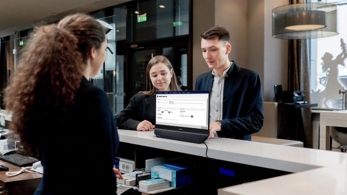 Philips 24B2D5300: il primo monitor bifacciale standalone che guarda in due direzioni