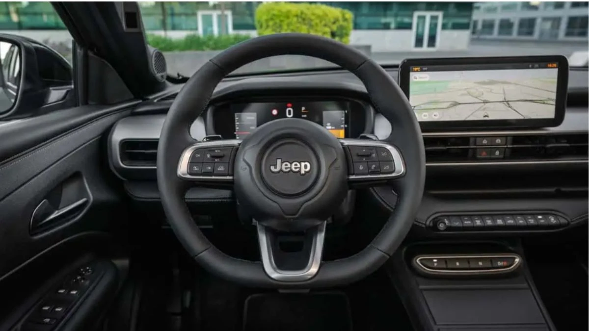 Jeep Avenger 2026: gli interni del restyling cambiano tutto