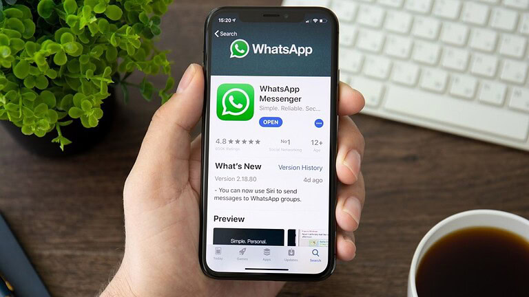 WhatsApp su iPhone: ora puoi condividere documenti con Meta AI