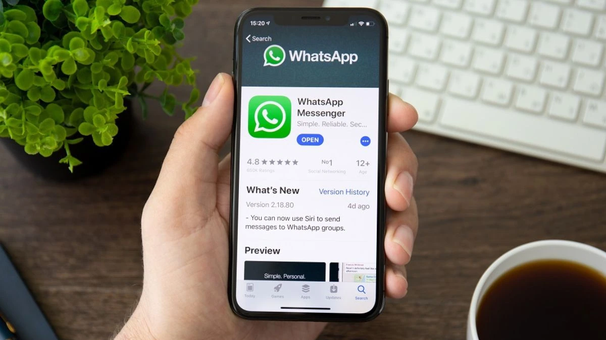 WhatsApp su iPhone: ora puoi condividere documenti con Meta AI