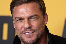 Reacher: Alan Ritchson firma un accordo esclusivo con Amazon