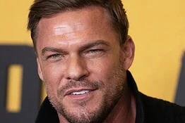 Reacher: Alan Ritchson firma un accordo esclusivo con Amazon