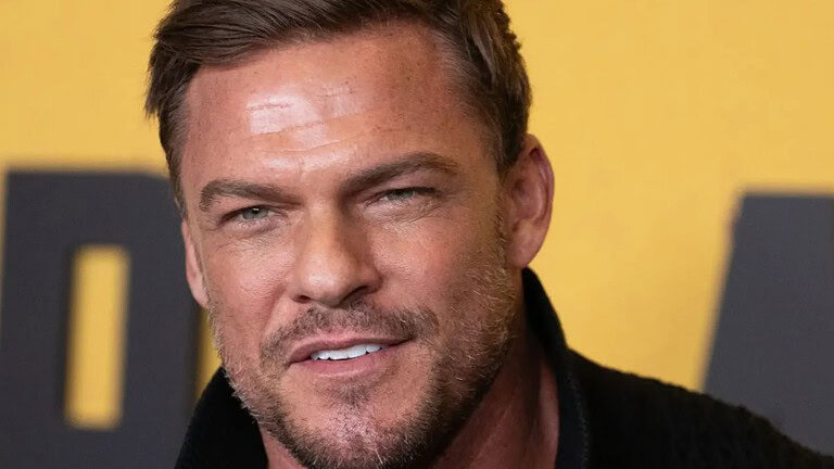 Reacher: Alan Ritchson firma un accordo esclusivo con Amazon