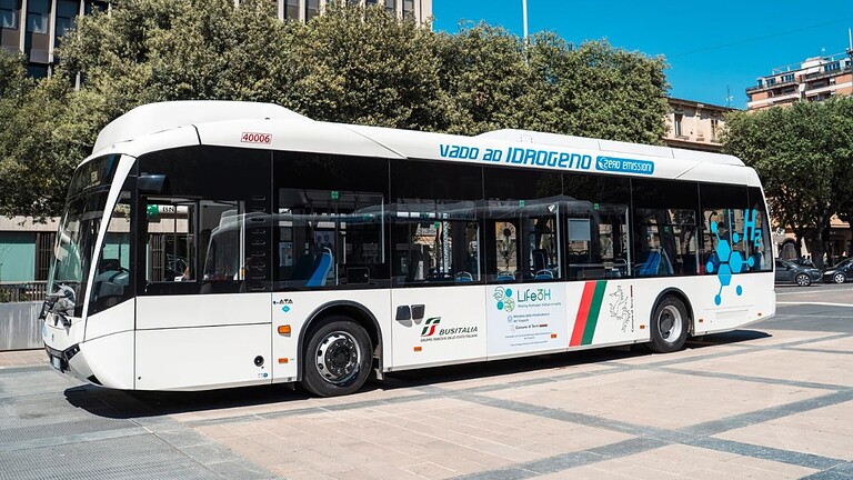 Terni, autobus a idrogeno alimentati con scarti industriali: il progetto unico