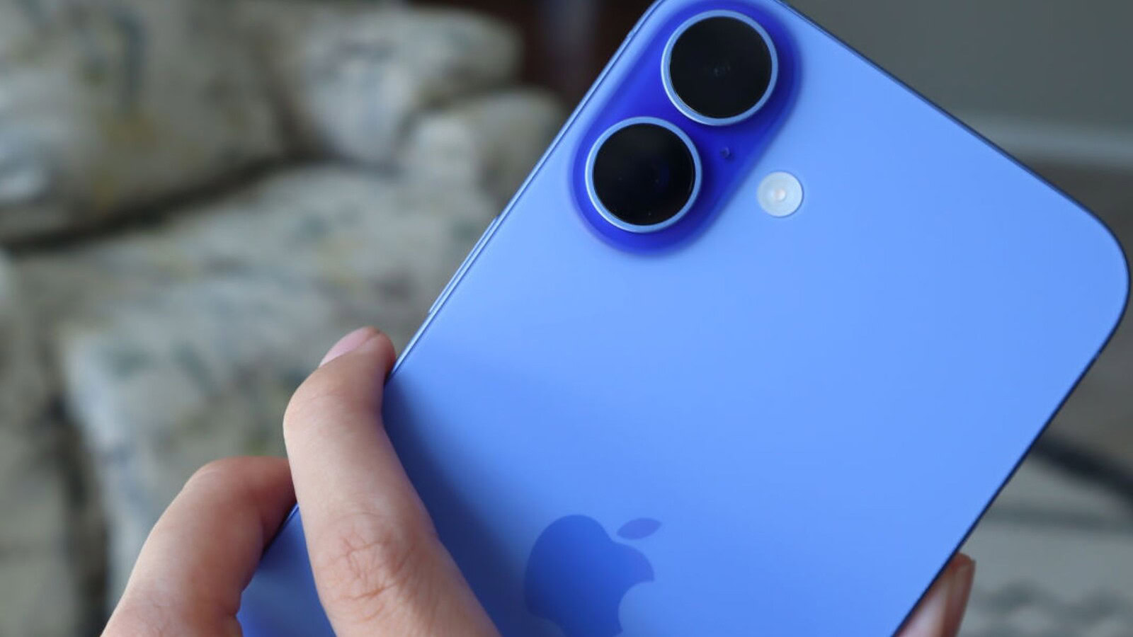 iPhone 19 Pro: display curvo sui 4 lati e fotocamera invisibile?
