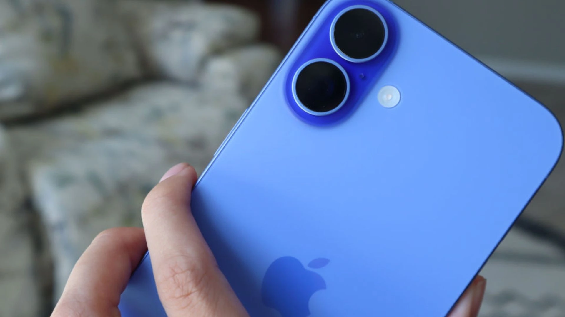 iPhone 19 Pro: display curvo sui 4 lati e fotocamera invisibile?