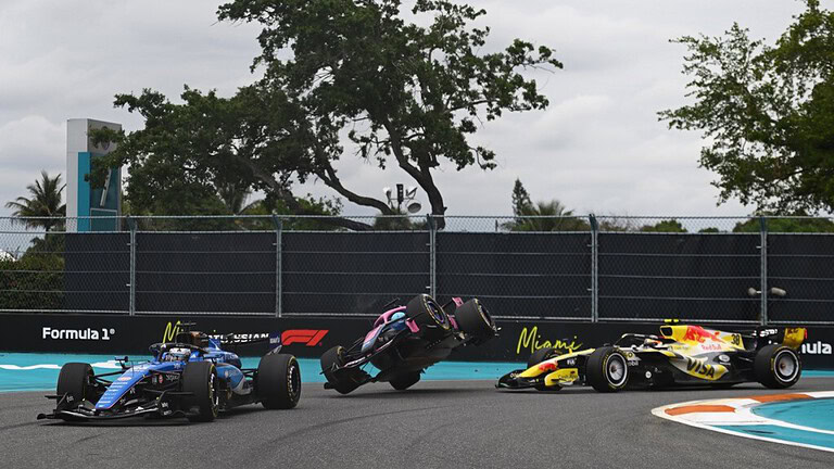 Formula 1, addio motori elettrici: la FIA conferma il ritorno dei V8 - Formula 1 motori V8