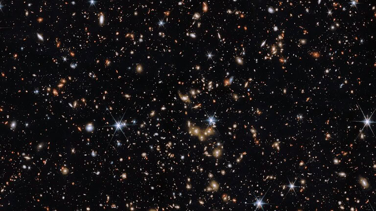 JWST scopre una galassia massiccia che non ruota: è un mistero - galassia massiccia non ruota