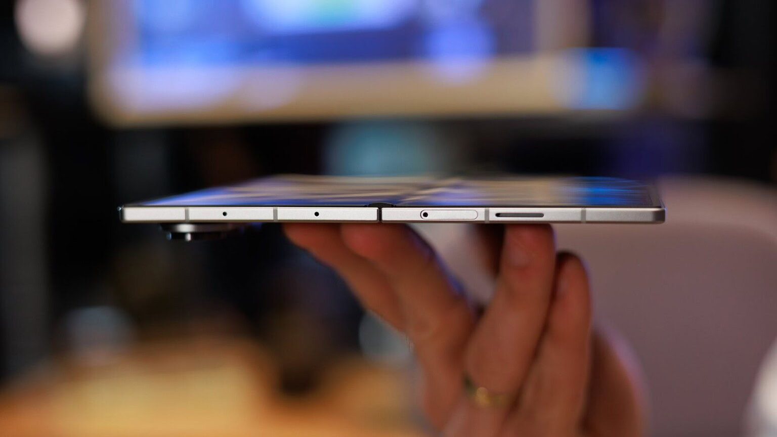 Ecco il titolo: Samsung Galaxy Z Fold 7 per Huang, iPhone per Musk: chi ha scelto meglio?