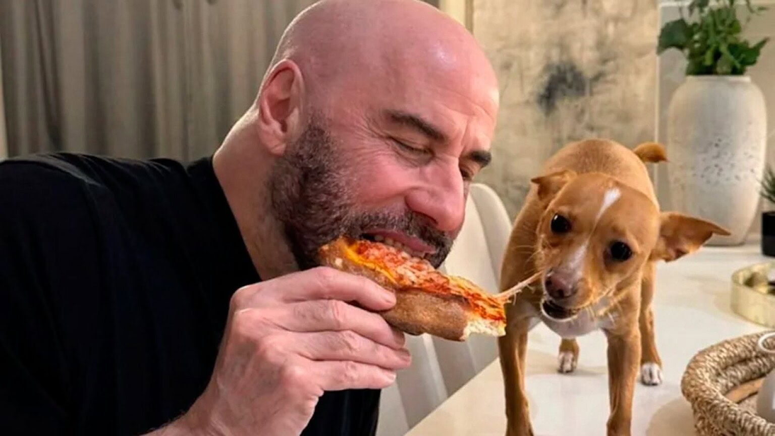 John Travolta e le croquetas spagnole: la sua reazione è imperdibile - John Travolta croquetas spagnole