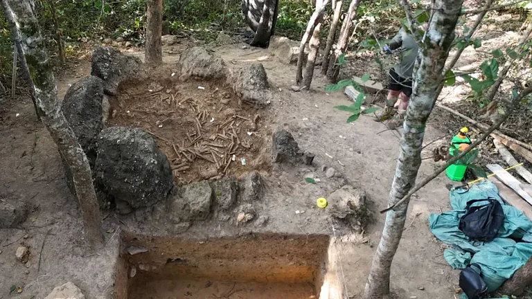 Piana delle Giare: ossa di 37 persone in una giara potrebbero svelare tutto